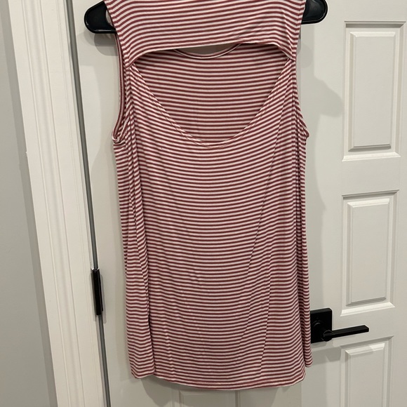CY London Stripe Keyhole Back Tank Size Large - Picture 3 of 5